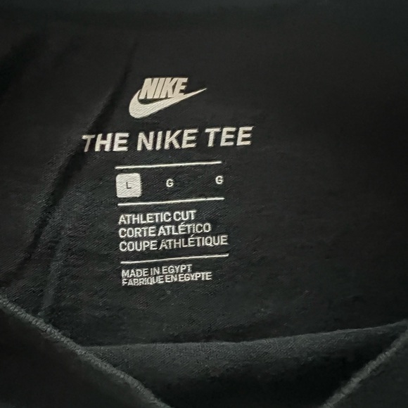 Used Nike T-shirt - Picture 2 of 7